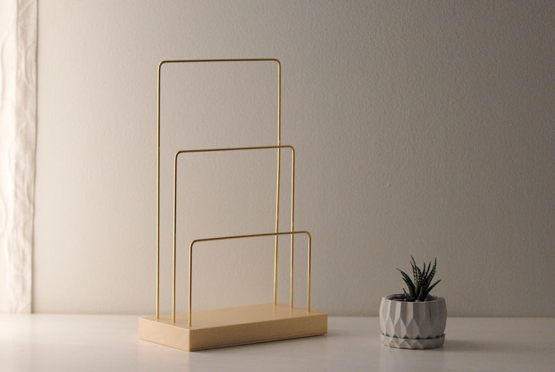 Classic Compact Jewelry Stand