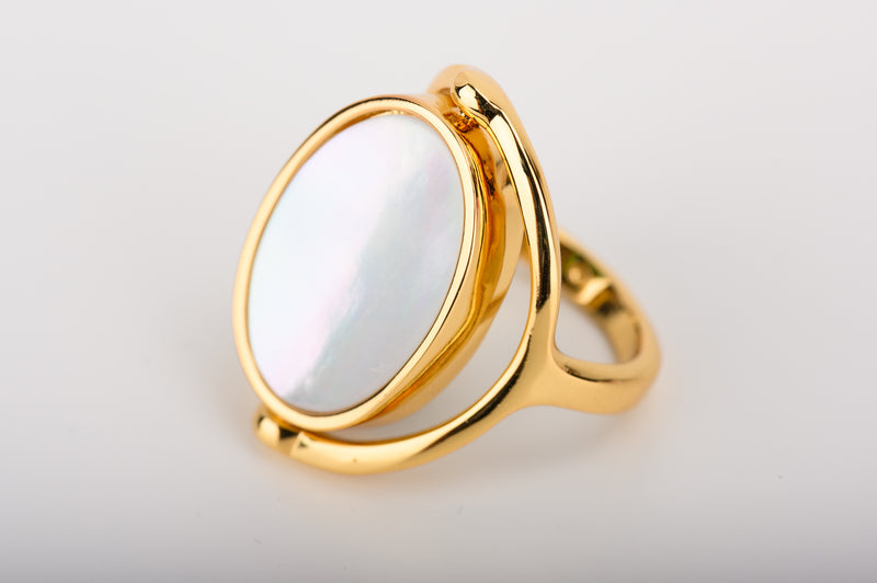 Double sided mother-of-pearl and abalone ring