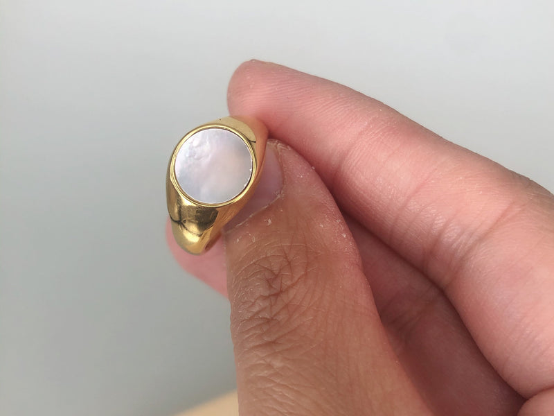 Gold mother-of-pearl ring