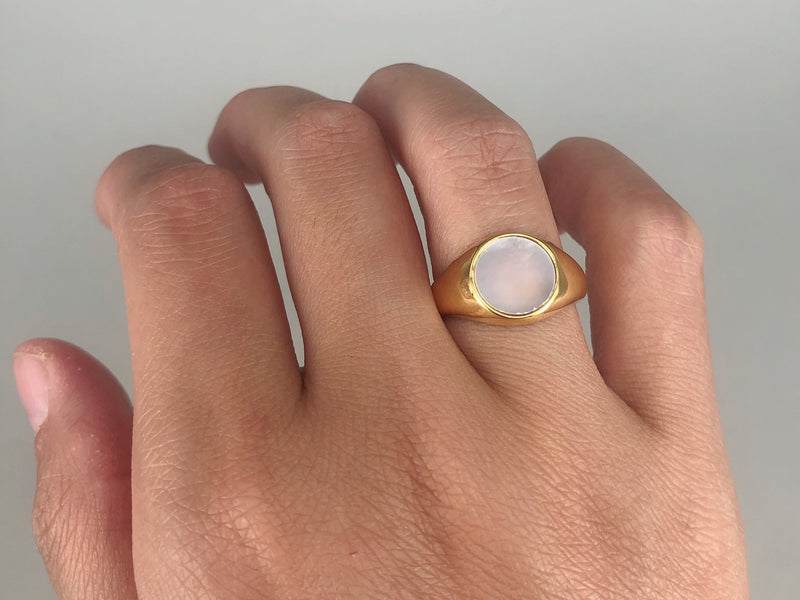 Gold mother-of-pearl ring