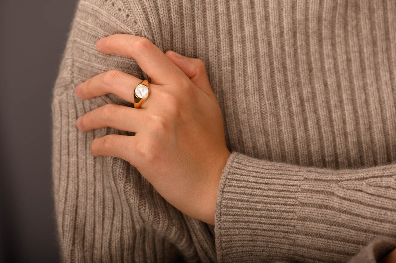 Gold mother-of-pearl ring