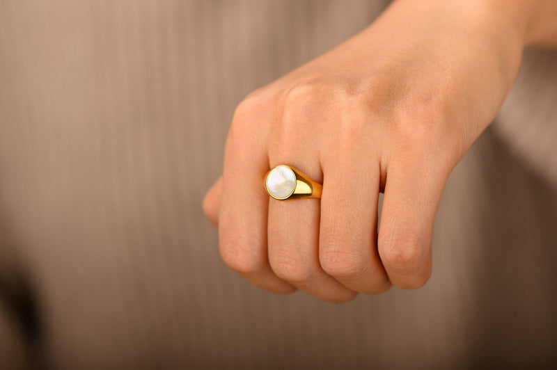 Gold mother-of-pearl ring