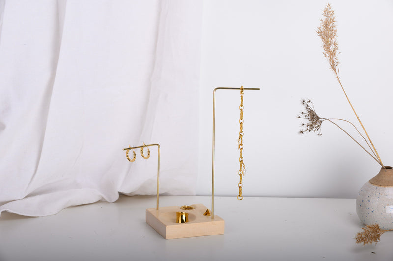 Square jewelry stand with ring dishes - LUNA